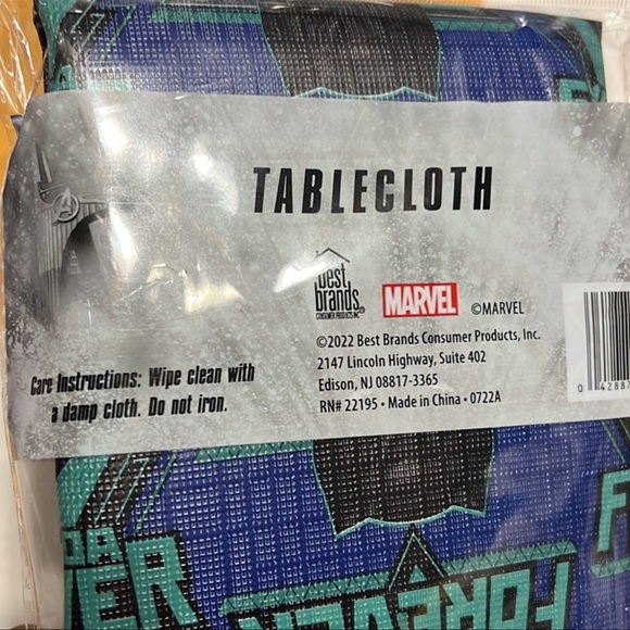 New Two Marvel's “Wakanda Forever” & “I Choose Loyalty” Tablecloth 52" x 70" - Picture 6 of 7